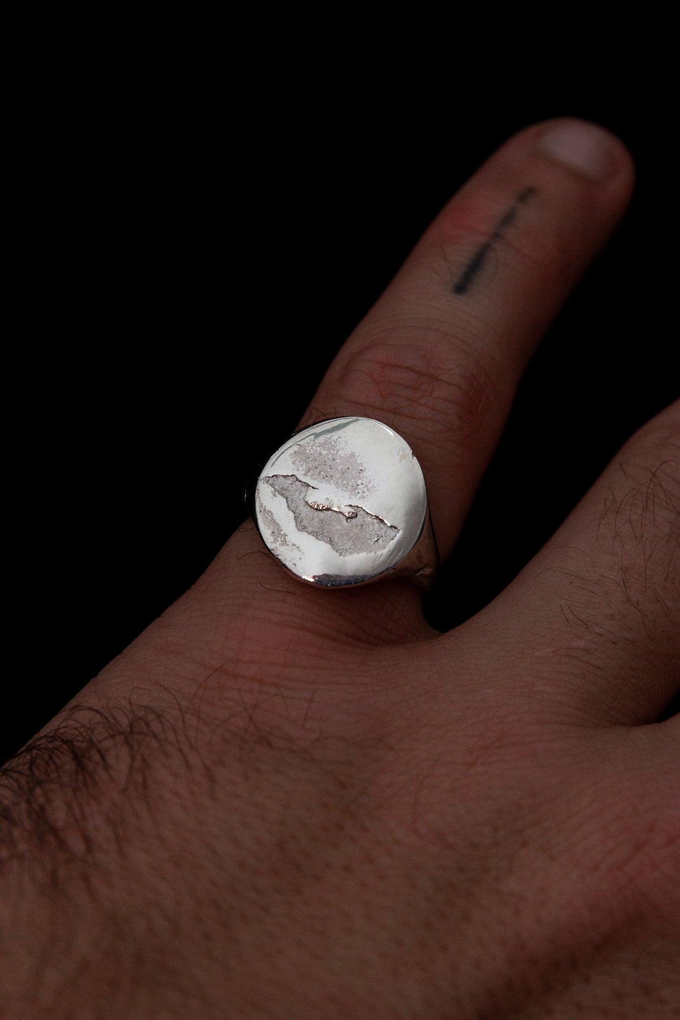 Mercurial Signet